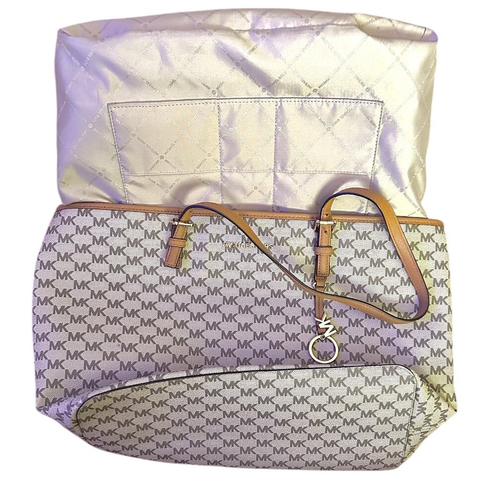 Michael Kors - Signature Large Beige/Tan Jet Set Travel Tote - Picture 3 of 5